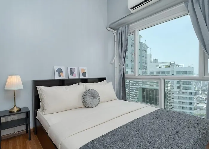 Free Parking! Beautiful 2br In Central Makati *