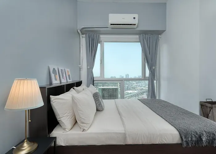 Free Parking! Beautiful 2br In Central Makati *