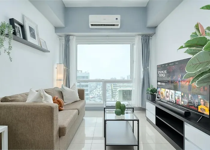 Free Parking! Beautiful 2br In Central Makati *