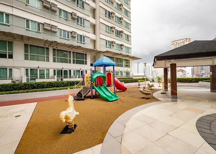 Free Parking! Beautiful 2br In Central Makati