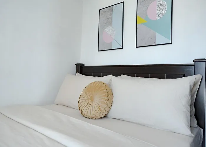 Free Parking! Beautiful 2br In Central Makati Apartamento